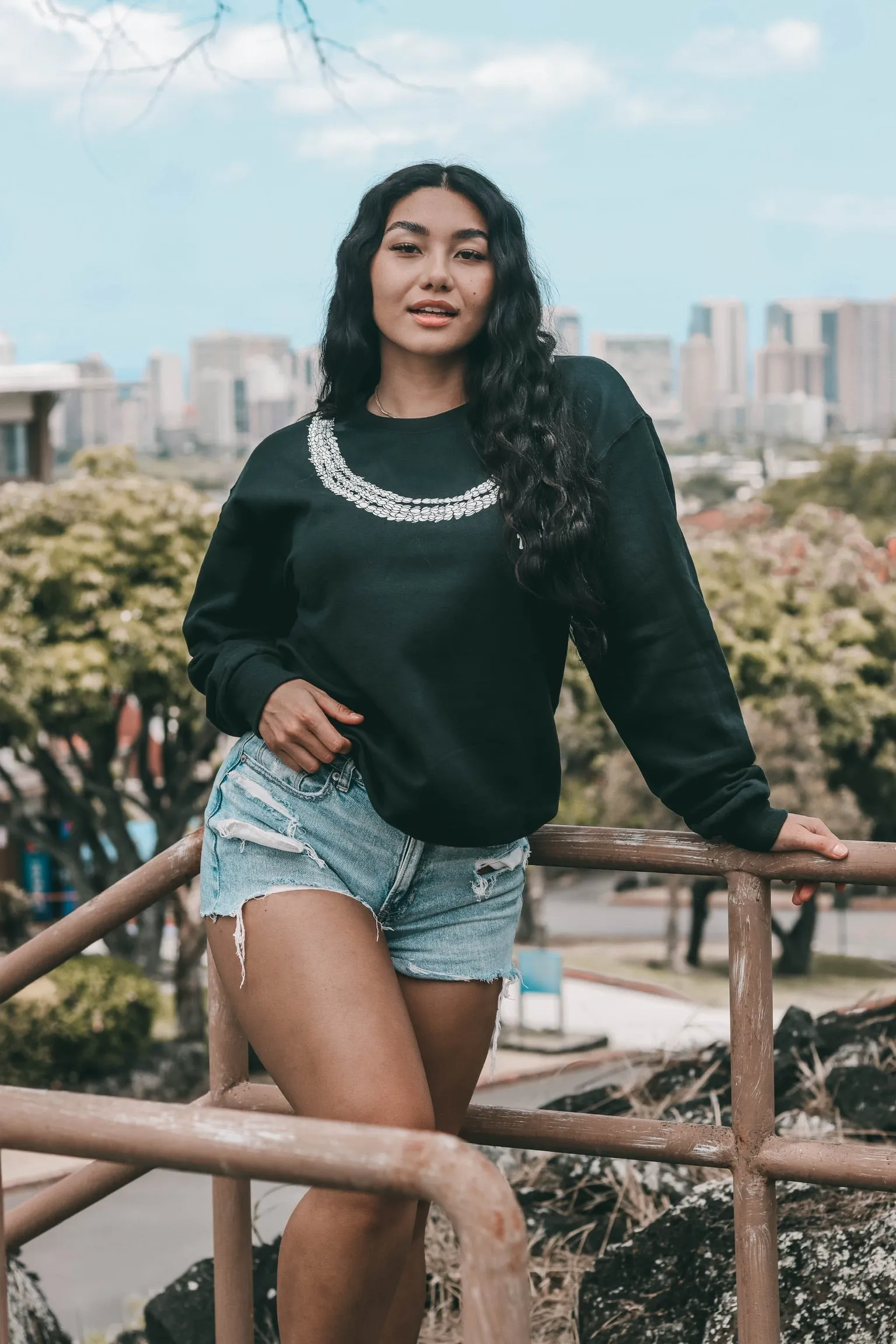 PIKAKE LEI Crewneck Sweater